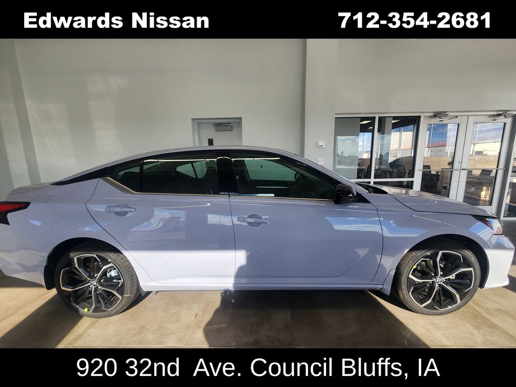 2025 Nissan Altima SR's photo