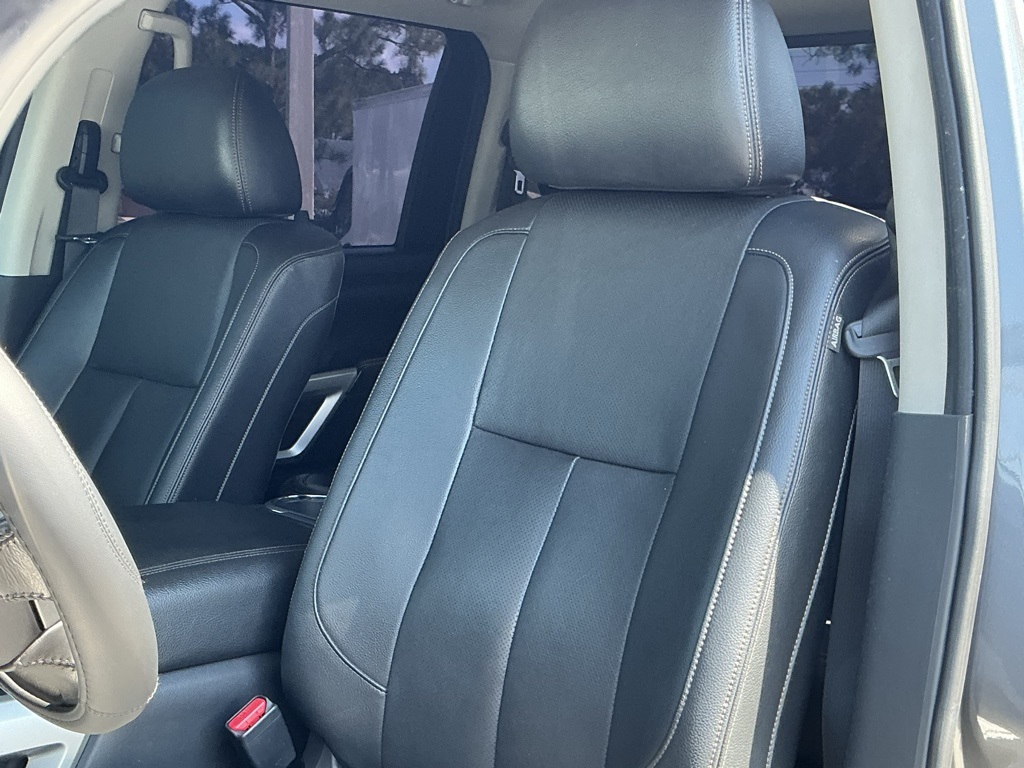 2019 Nissan Titan SL photo 12