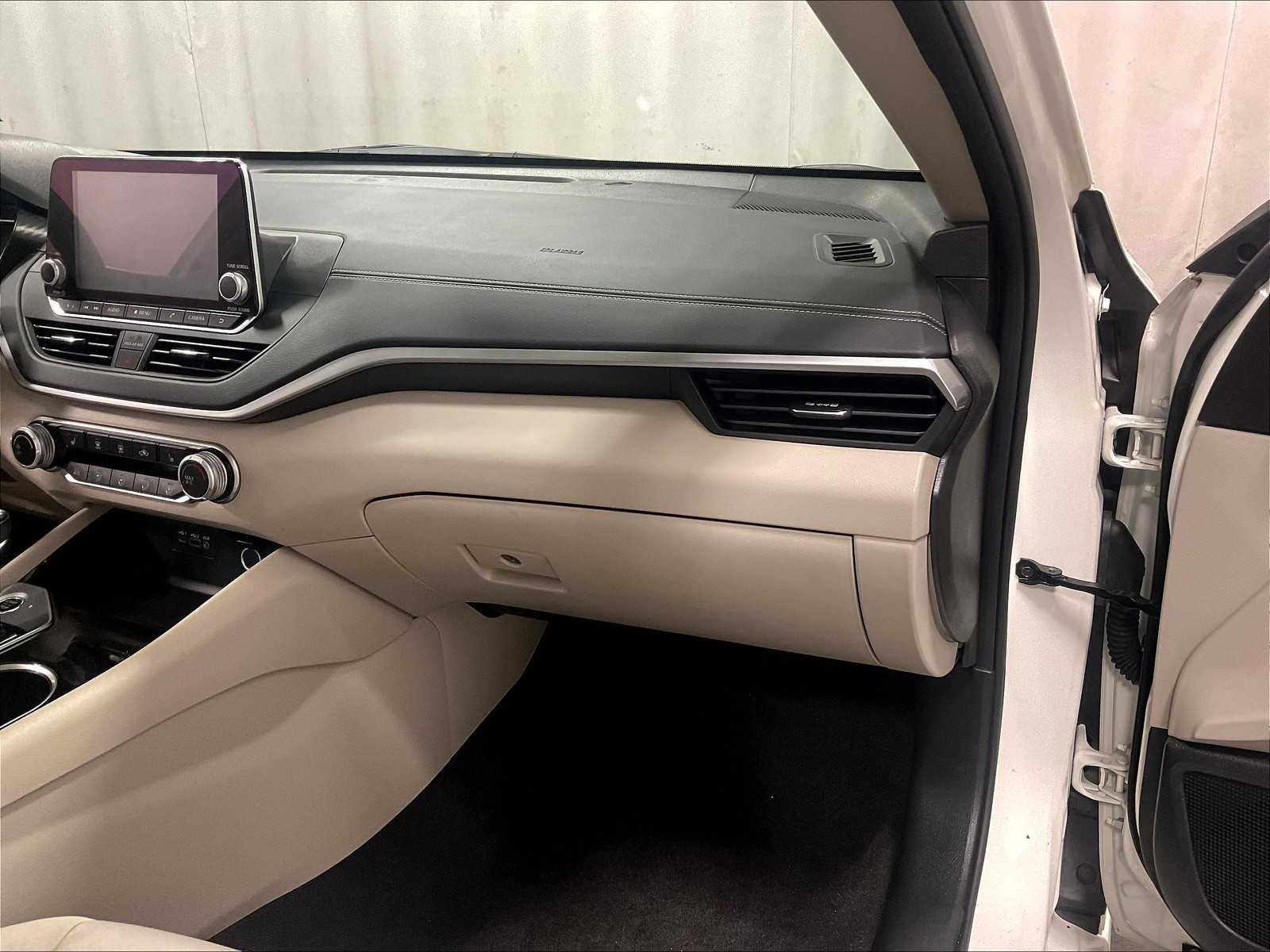 2021 Nissan Altima 2.5 SV photo 12
