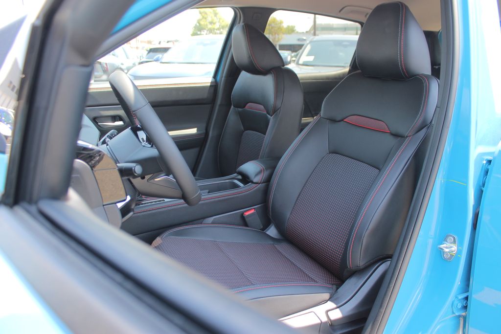 2025 Nissan Kicks SR photo 12