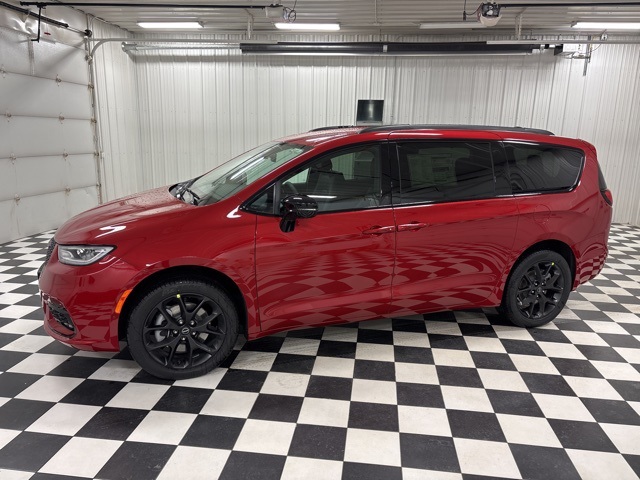 2026 Chrysler Pacifica Select's photo
