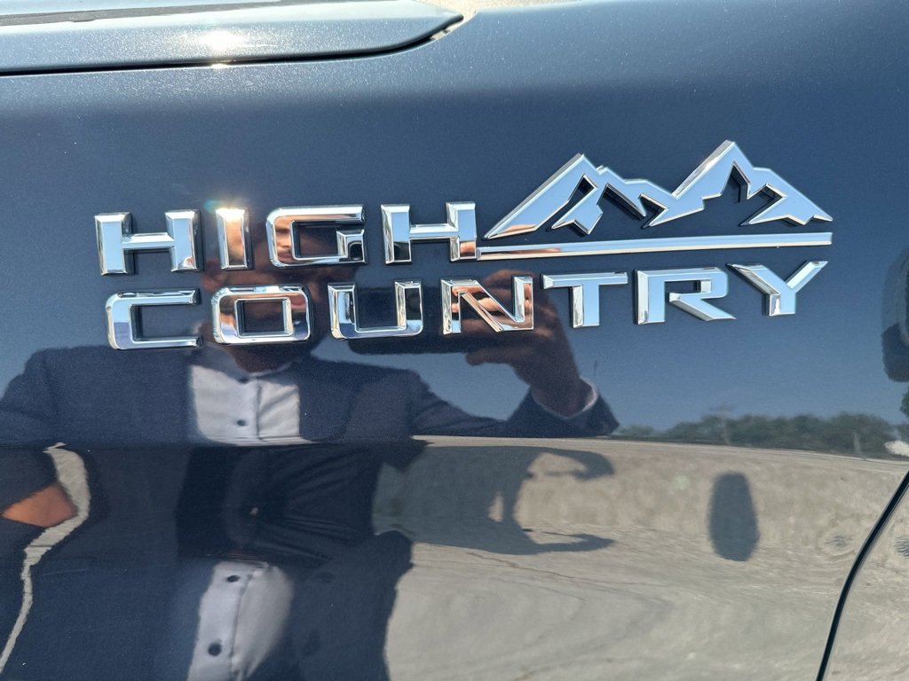 Used 2023 Chevrolet Silverado 1500 High Country with VIN 1GCUDJEL7PZ166133 for sale in Kansas City