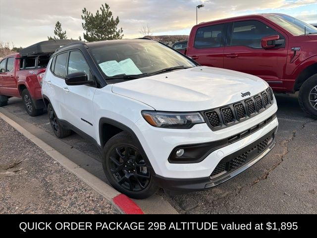 2023 Jeep Compass Altitude photo 2