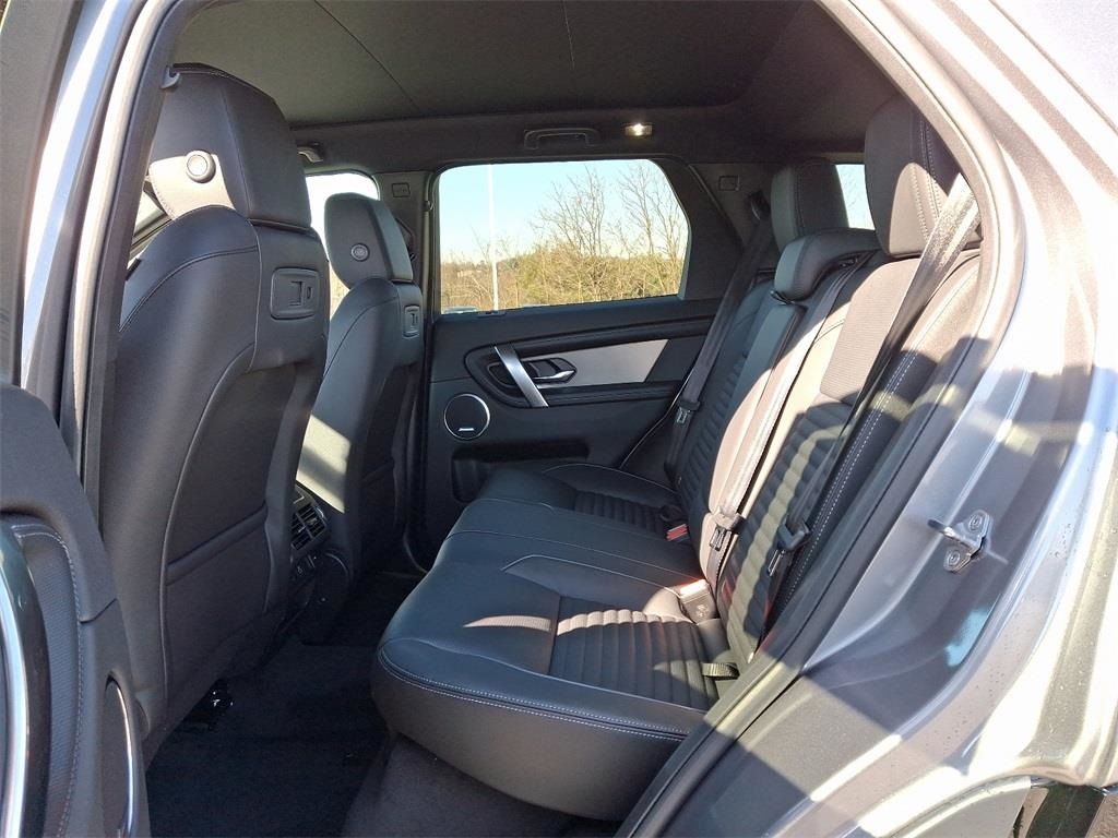 2025 Land Rover Discovery Sport Dynamic SE photo 3