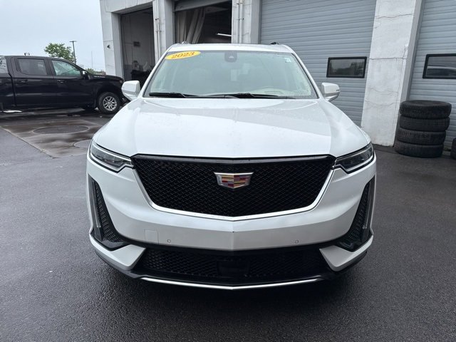 2023 Cadillac XT6 Sport photo 2