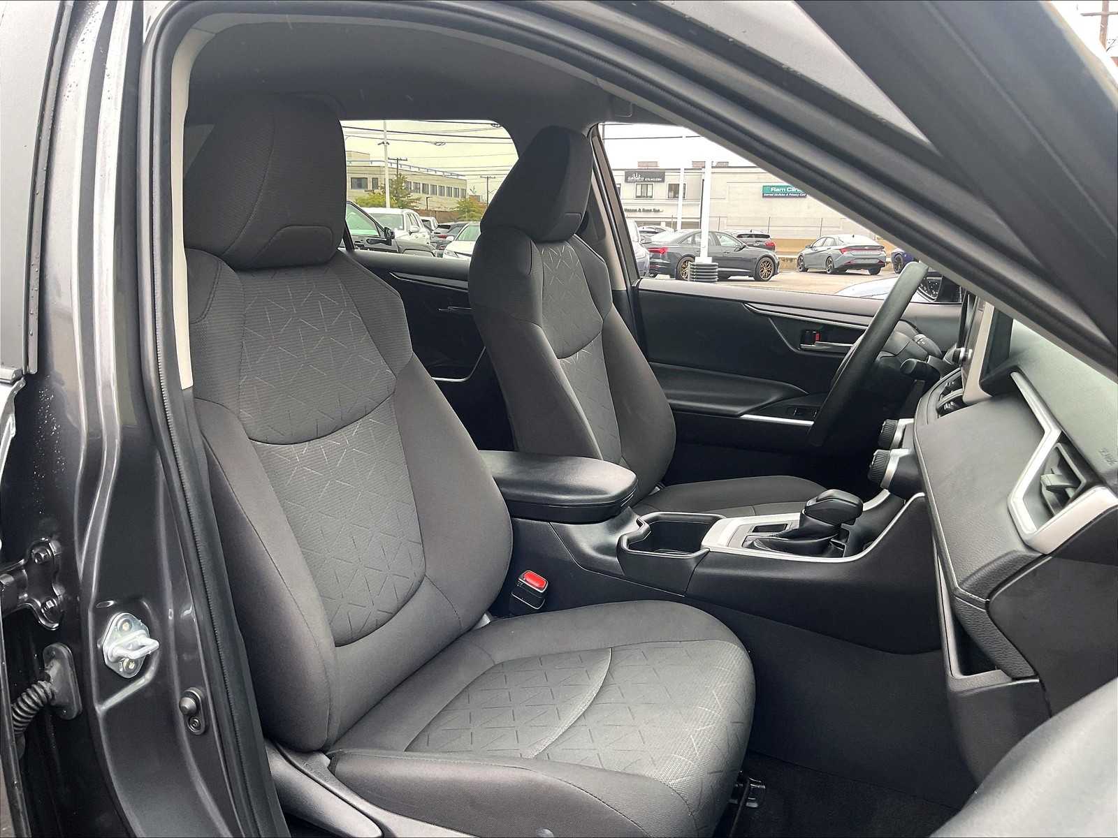2024 Toyota RAV4 XLE photo 11
