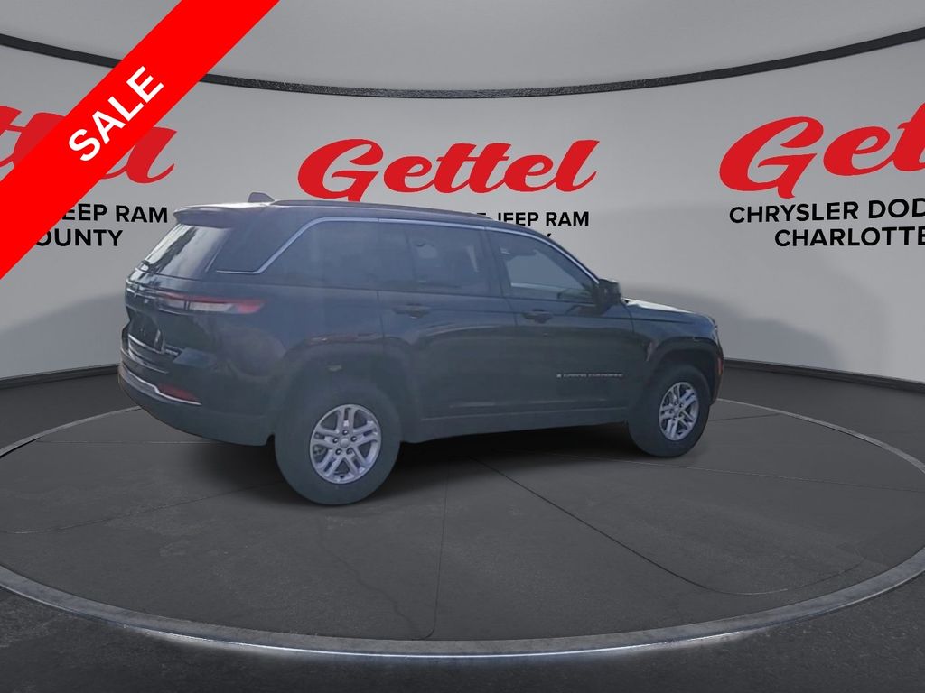 2025 Jeep Grand Cherokee Laredo Altitude photo 9