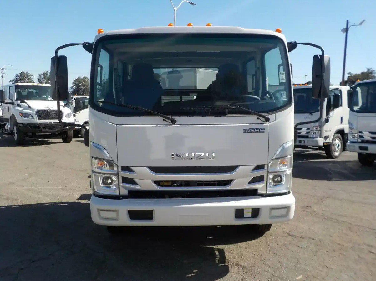 2024 Isuzu NRR Standard photo 2