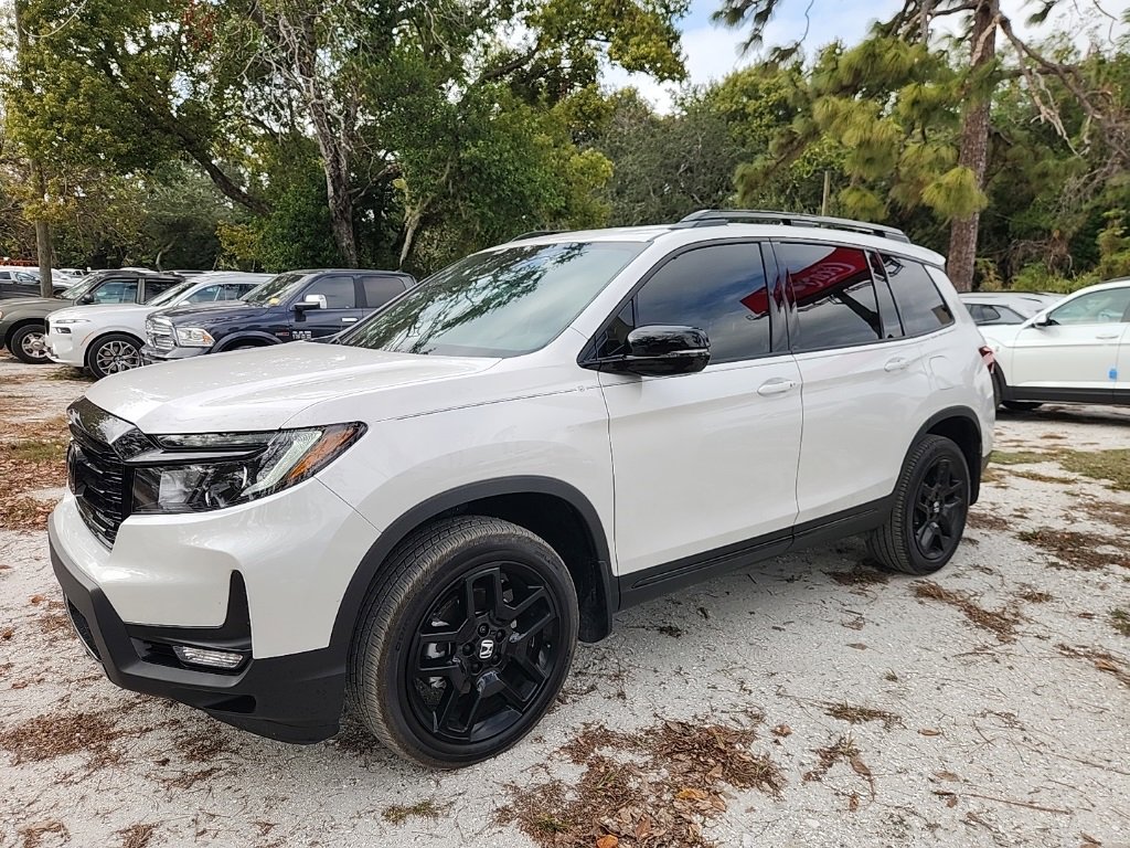 2025 Honda Passport Black Edition's photo