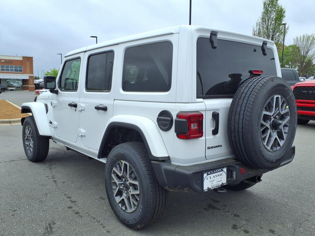 2025 Jeep Wrangler Sahara photo 14