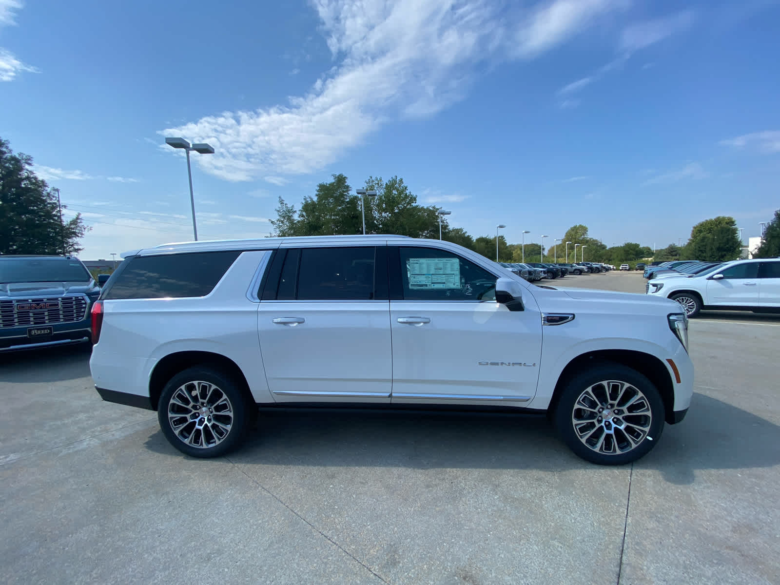 2025 Gmc Yukon XL Denali photo 3
