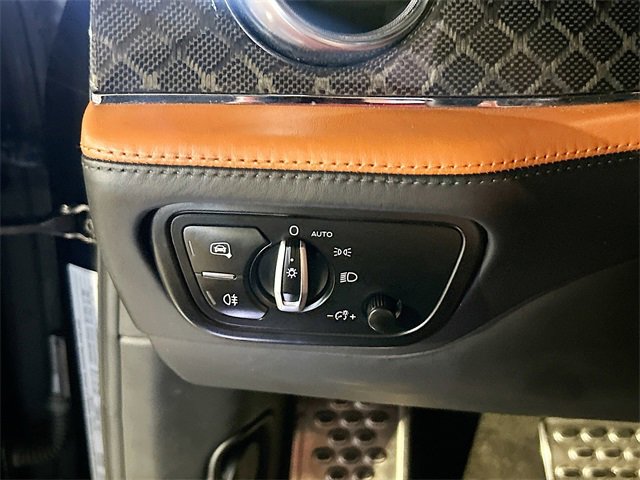 2020 Bentley Bentayga V8 photo 24