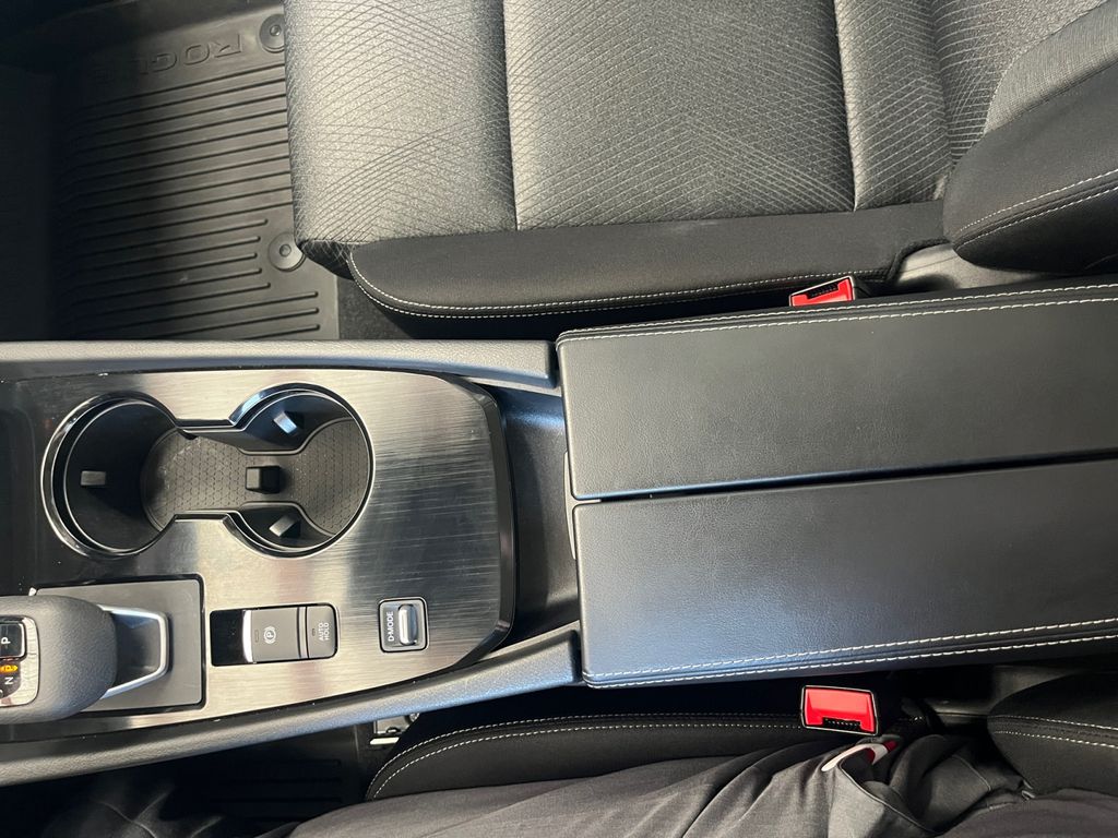 2024 Nissan Rogue SV photo 21