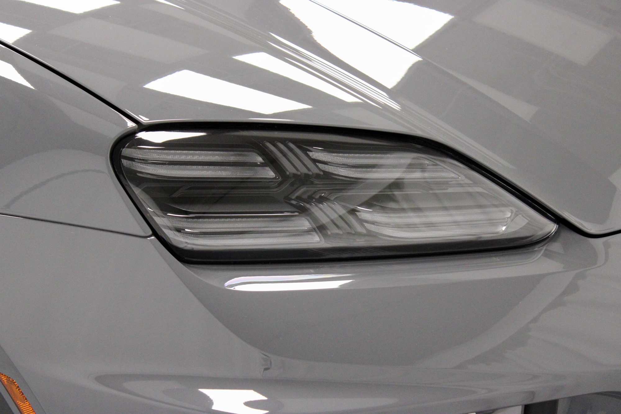 2025 Porsche Macan Electric Turbo photo 16