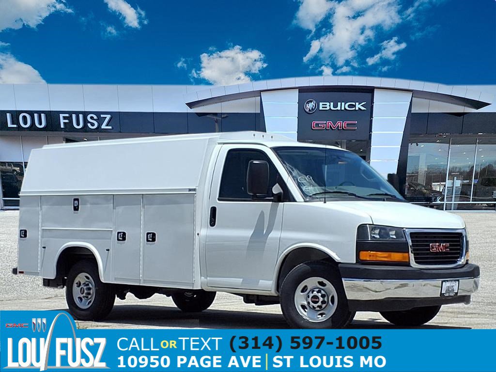 2025 GMC Savana Cutaway Work Van's photo