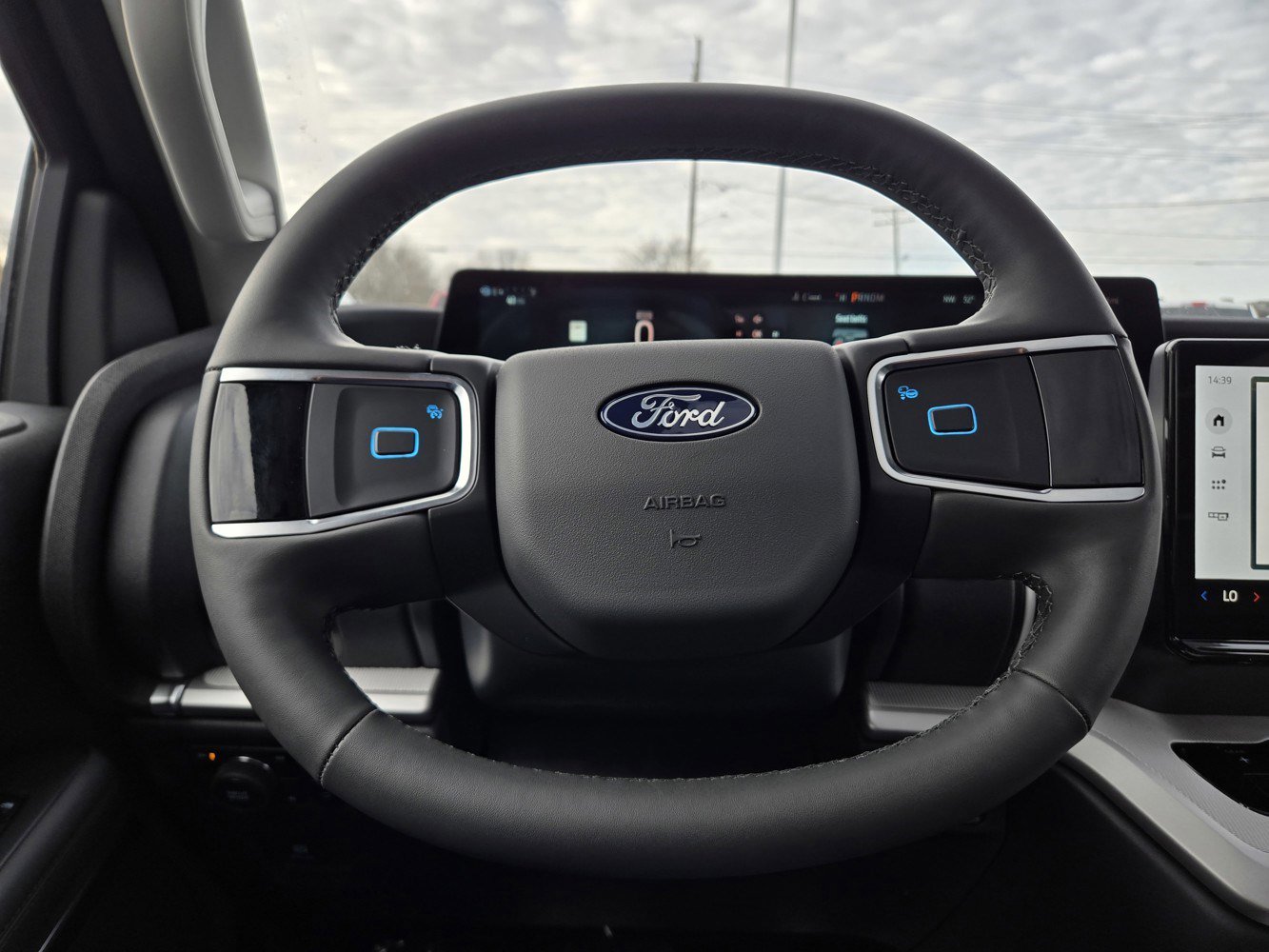 2025 Ford Expedition photo 4