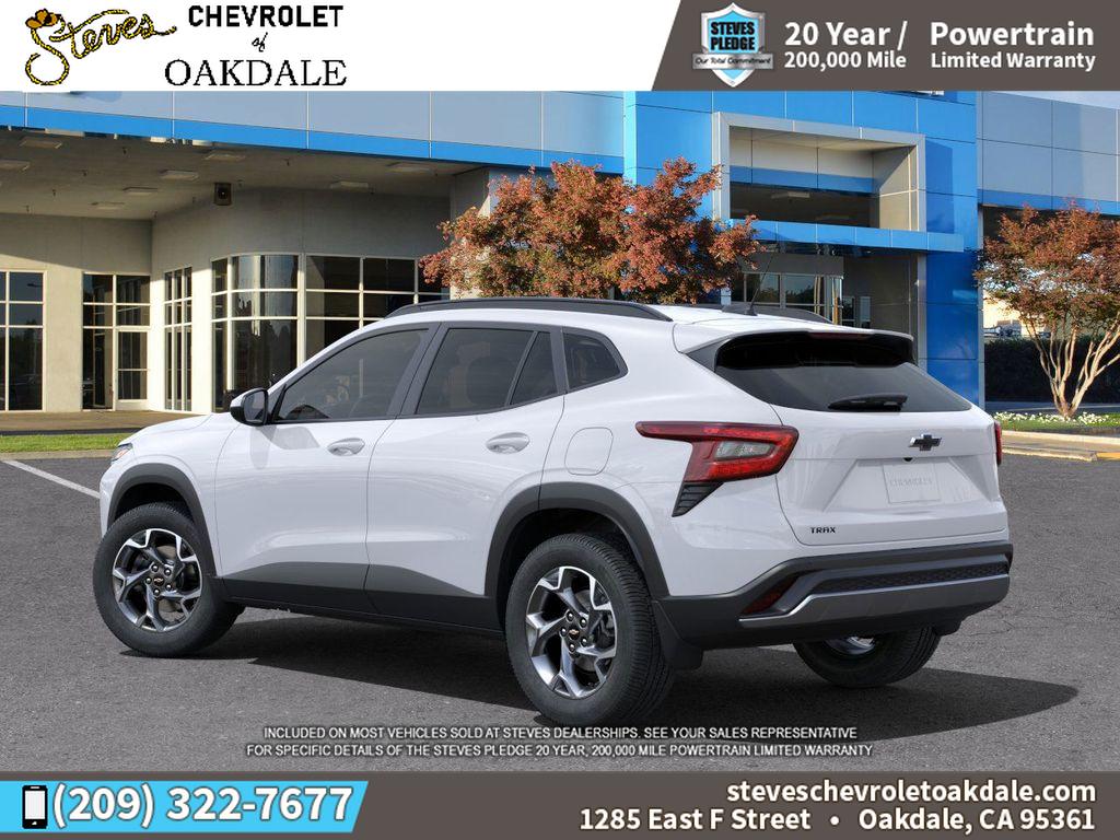 2025 Chevrolet Trax LT photo 3
