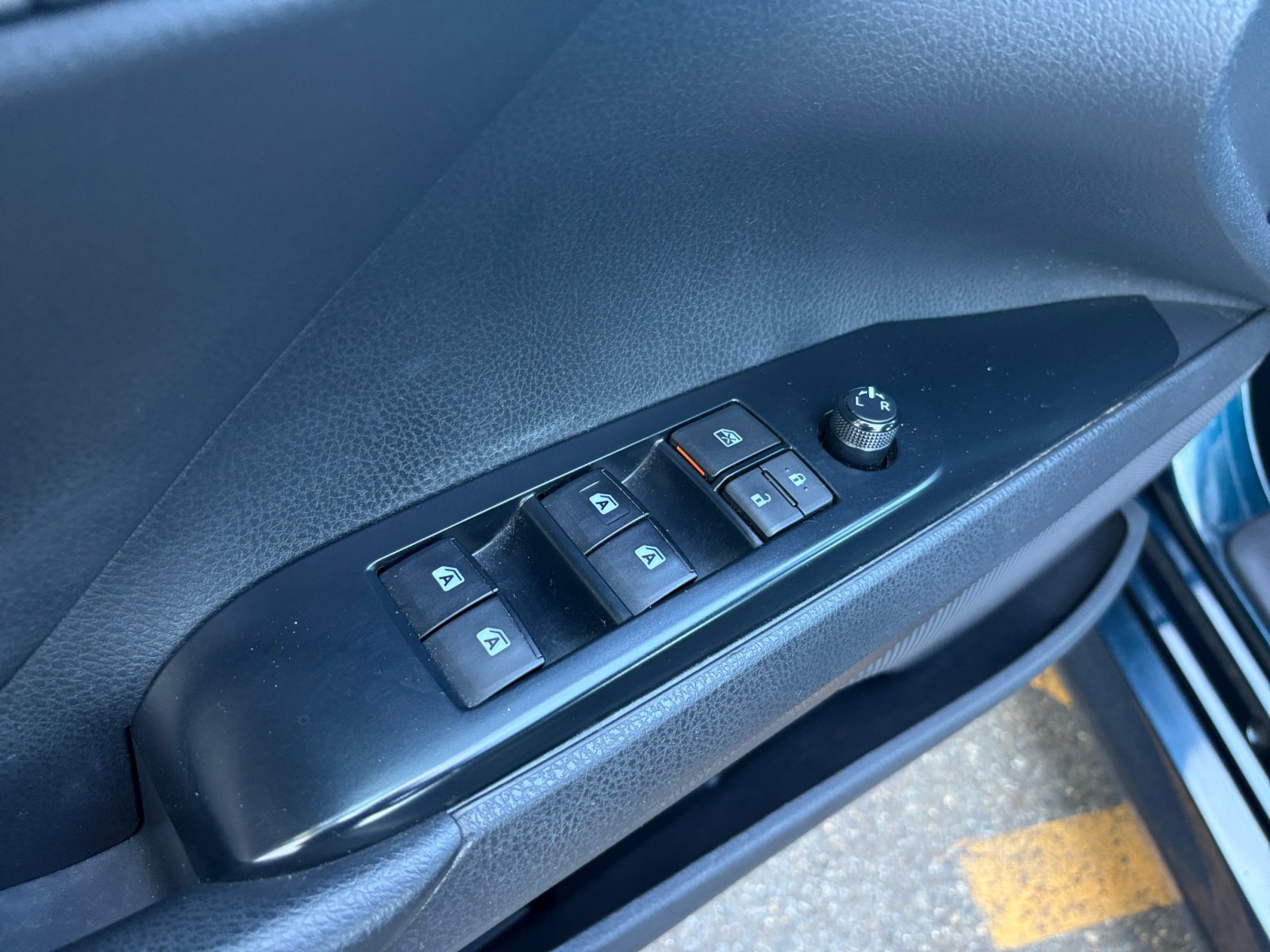 2018 Toyota Camry L photo 26
