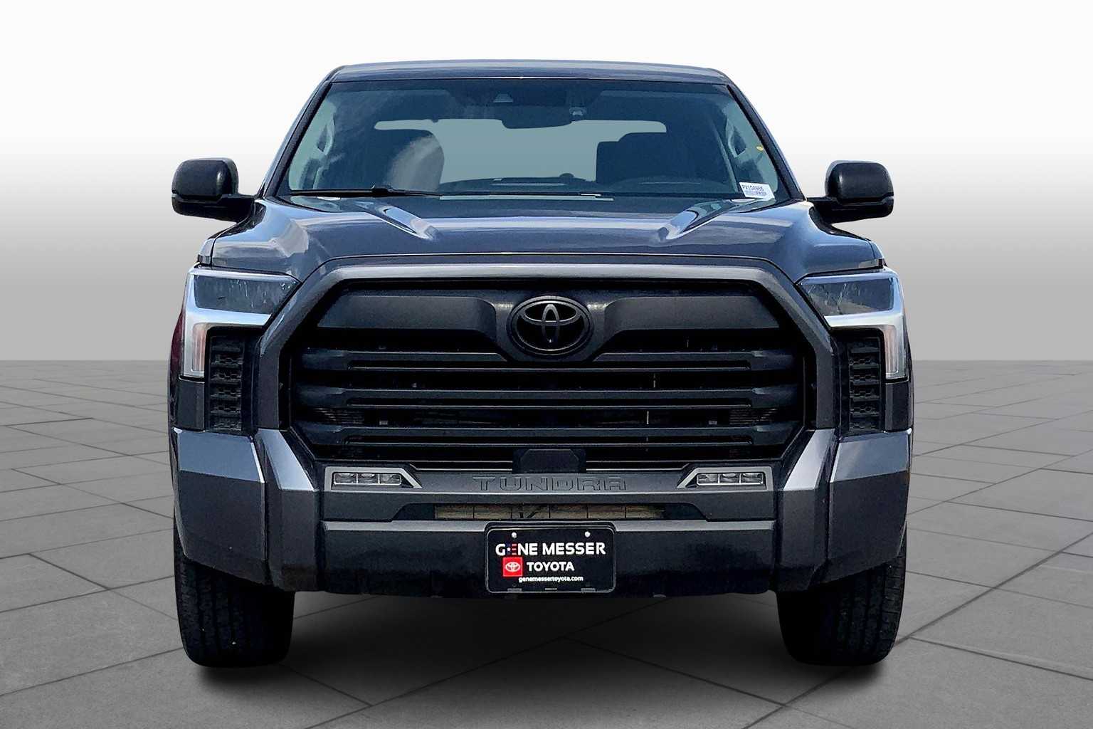 2023 Toyota Tundra SR5 CrewMax photo 3