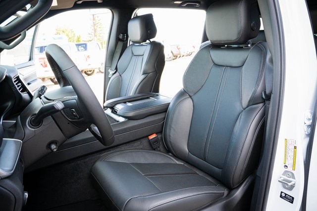2025 Jeep Wagoneer Base photo 12