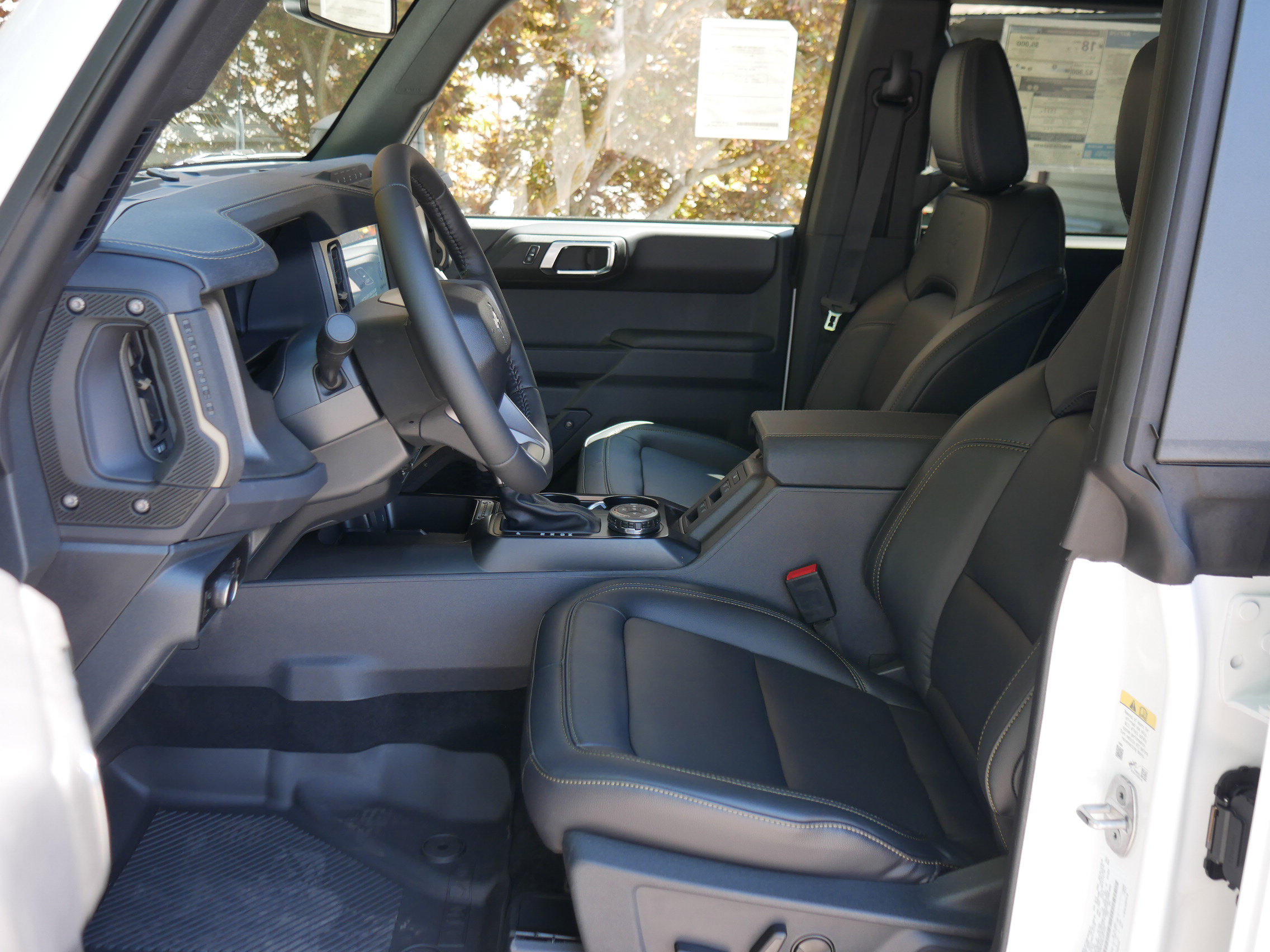 2025 Ford Bronco Badlands photo 2