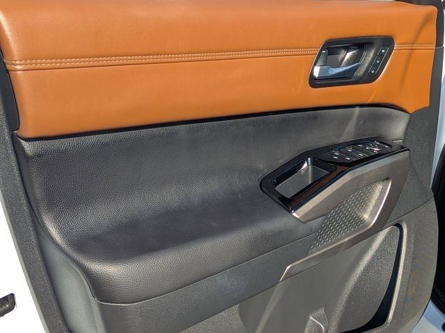 2025 Nissan Pathfinder Platinum photo 16