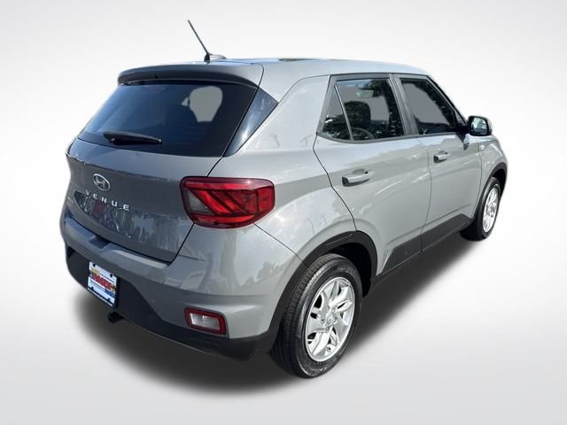 2023 Hyundai Venue SE photo 2