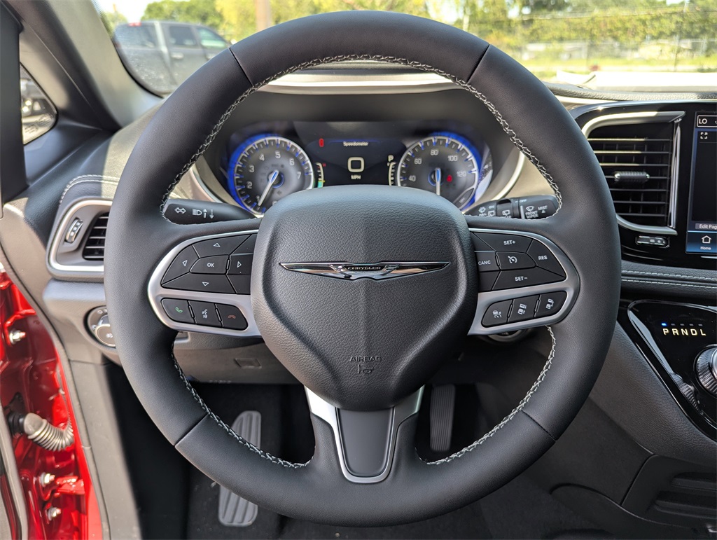 2026 Chrysler Pacifica photo 23