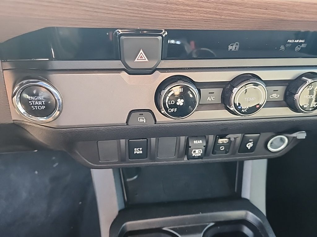 2018 Toyota Tacoma TRD Off-Road photo 11