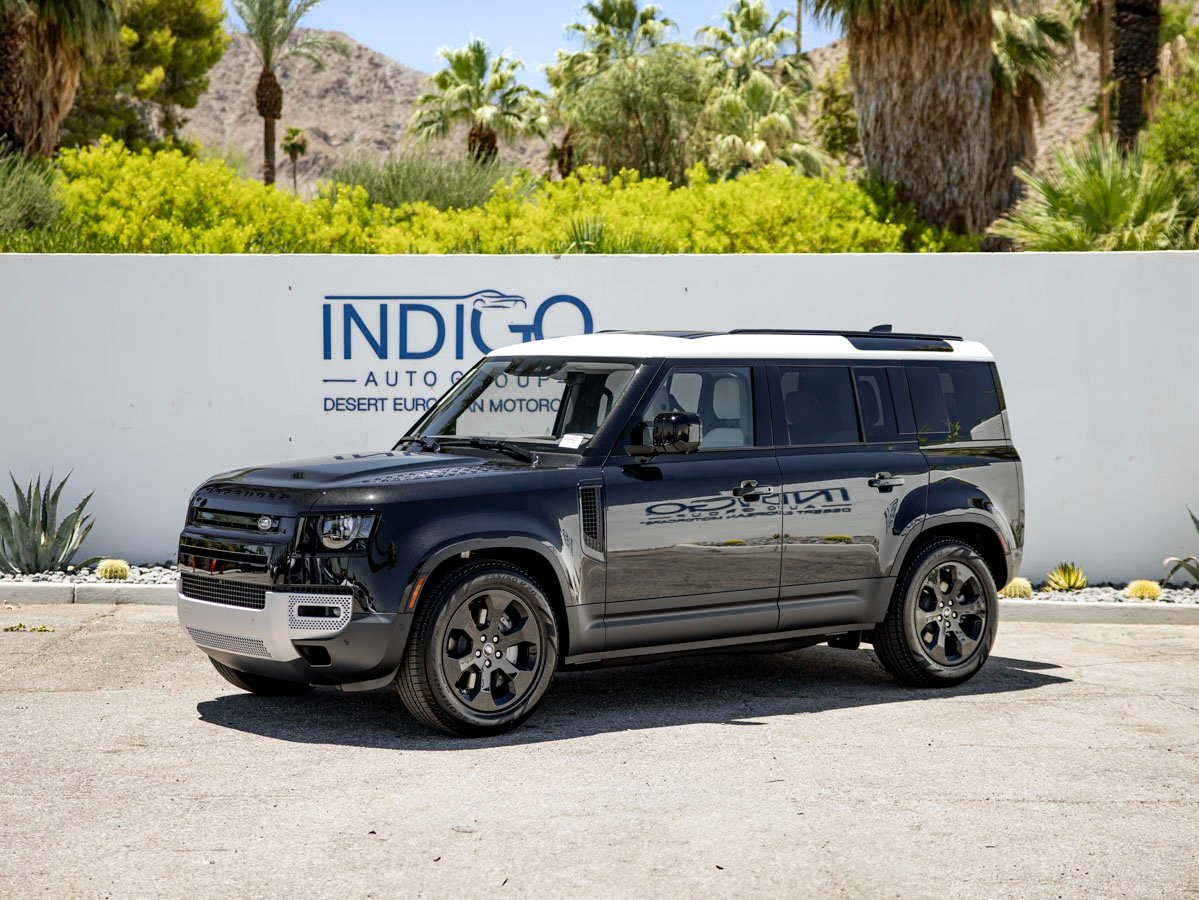 2025 Land Rover Defender S's photo