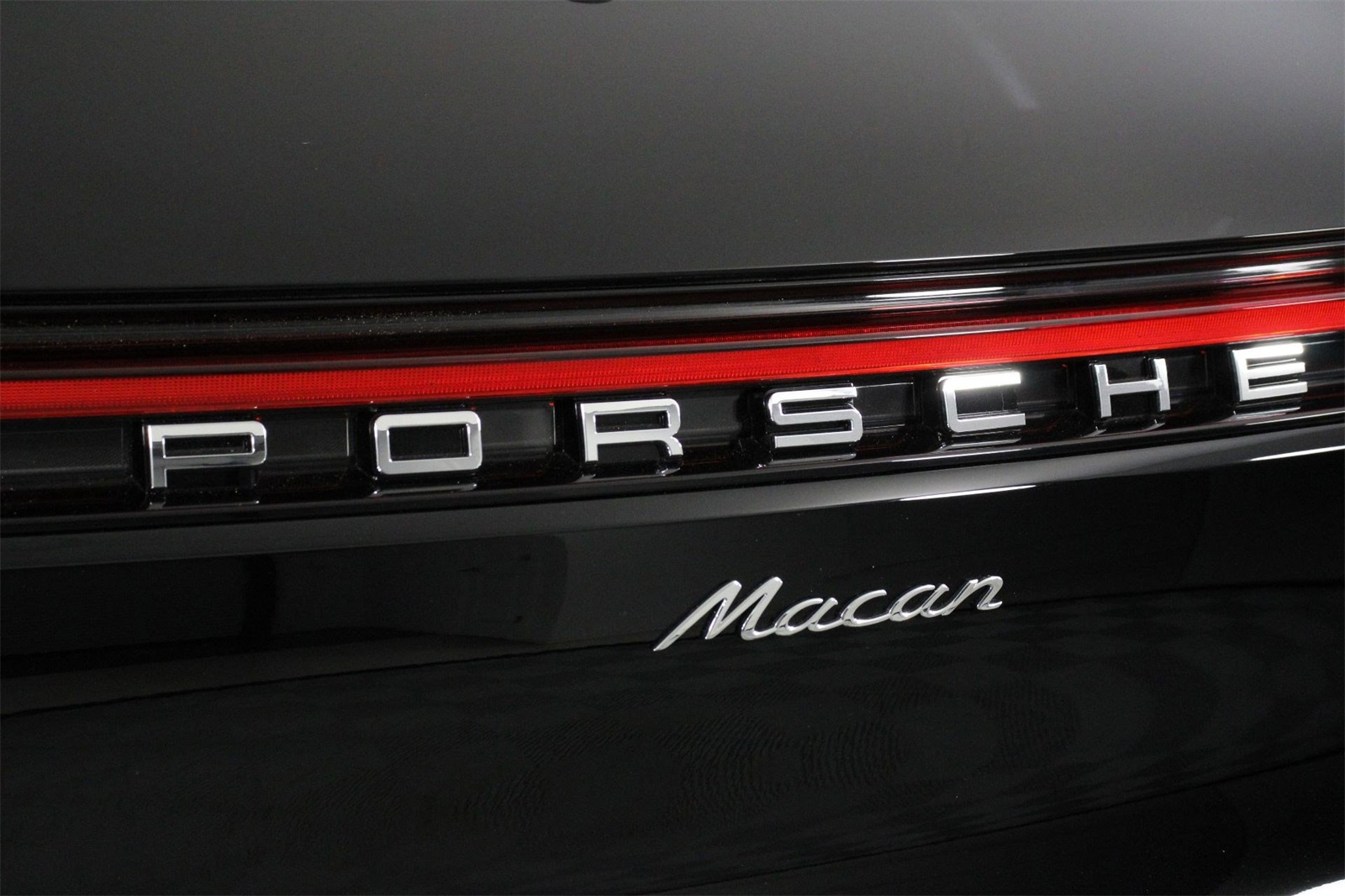 2025 Porsche Macan photo 20