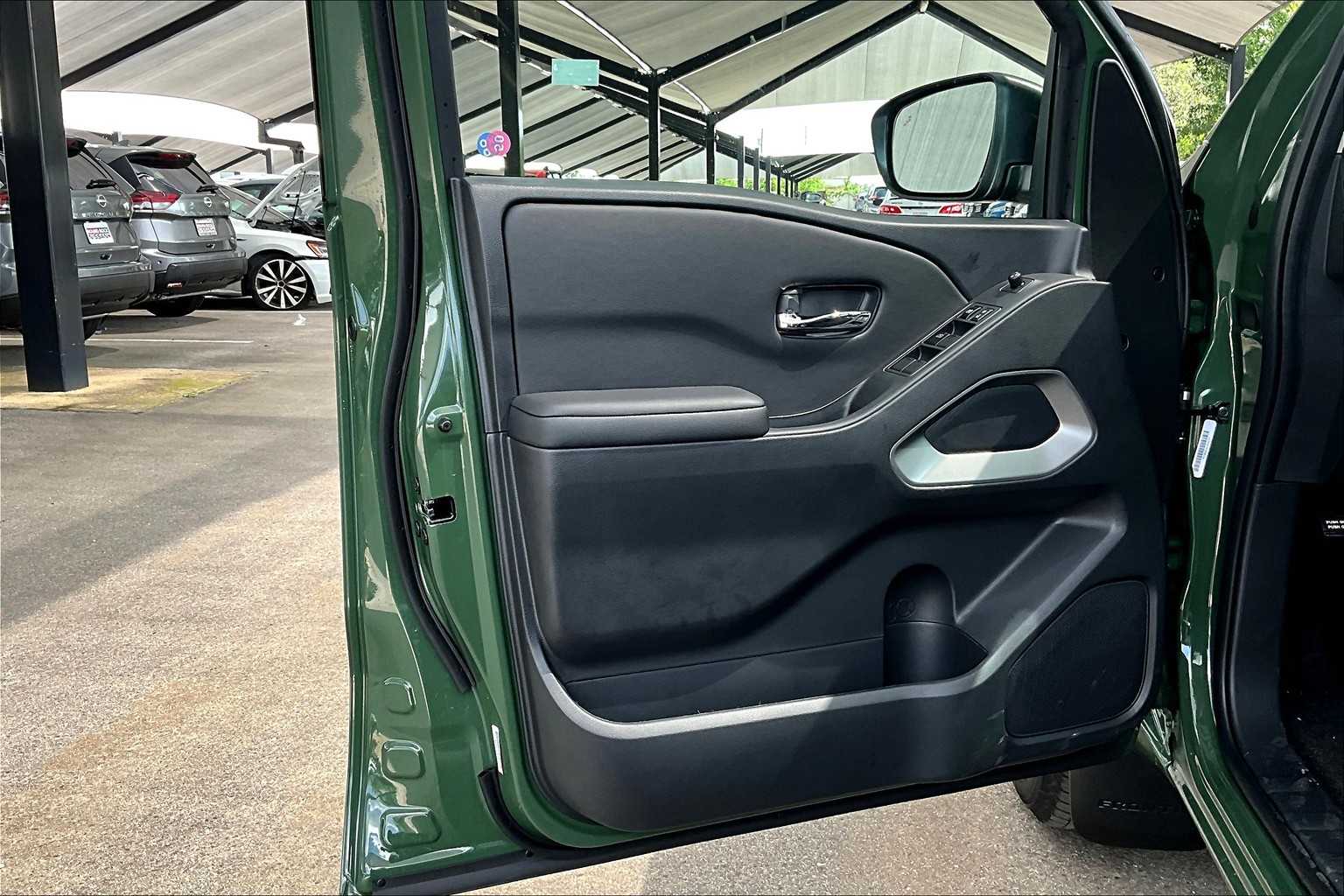 2025 Nissan Frontier SV photo 13
