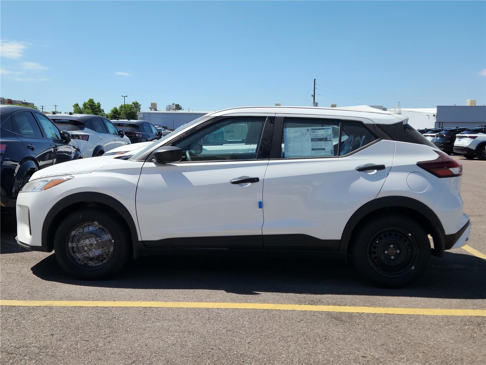 2025 Nissan Kicks Play S photo 2