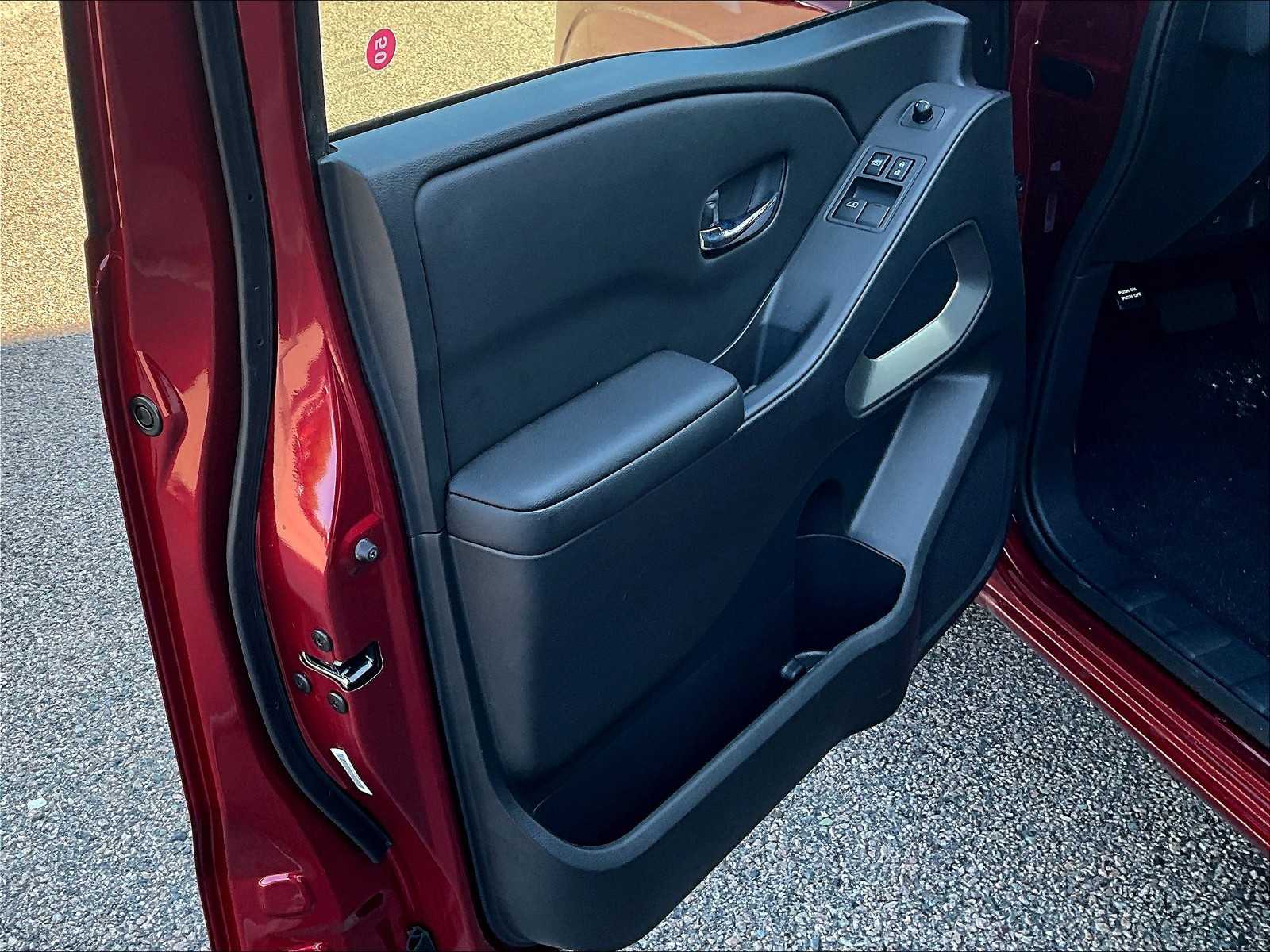 2025 Nissan Frontier SV photo 7