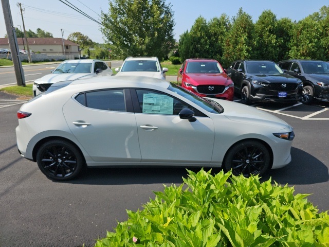 2025 Mazda Mazda3 Hatchback 2.5 Select Sport photo 2
