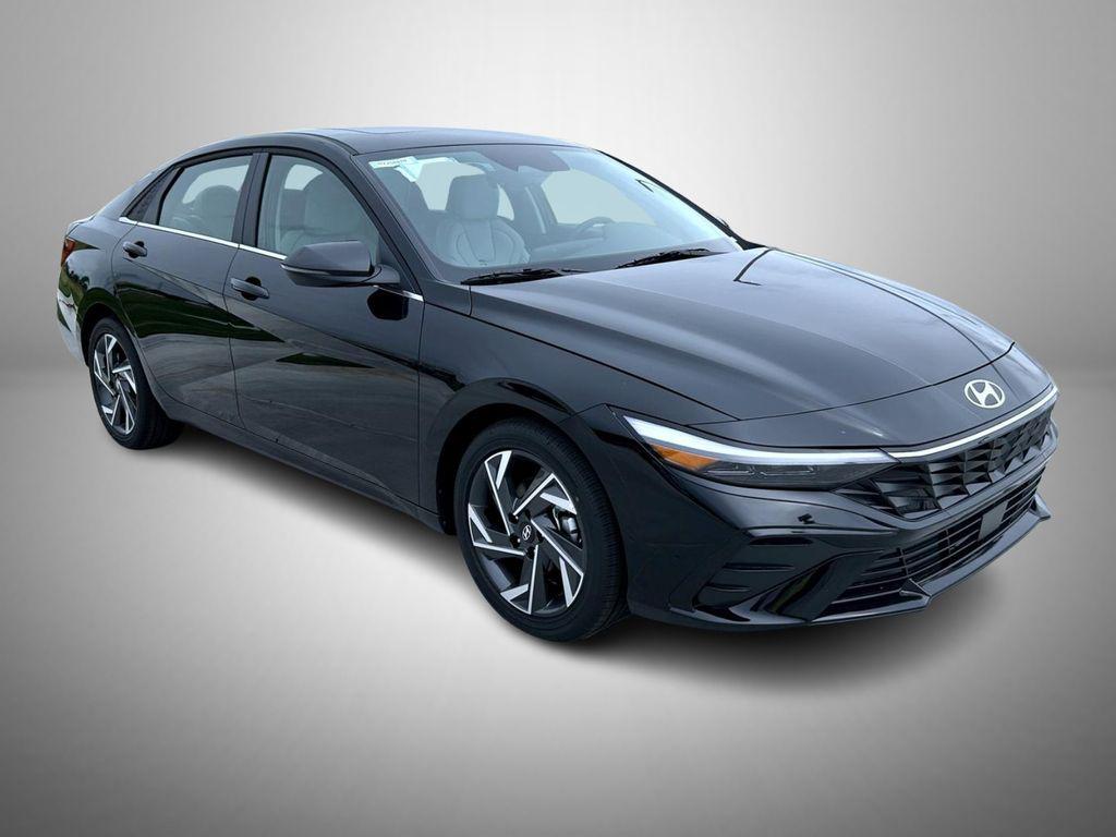 2025 Hyundai Elantra Limited photo 3