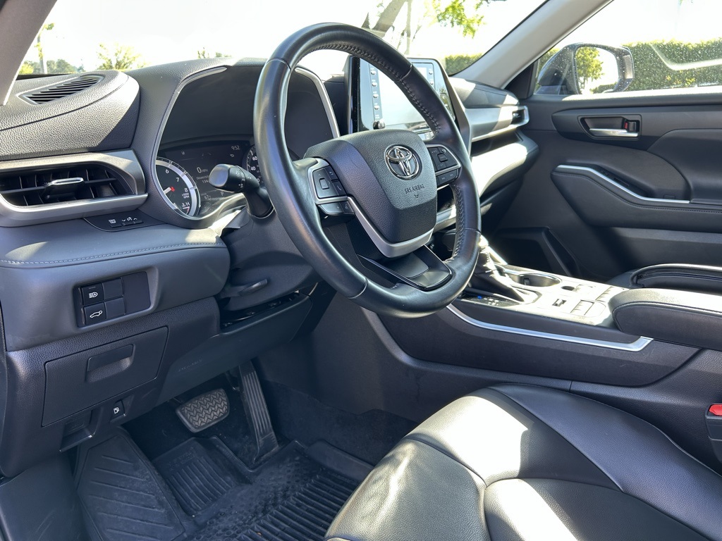 2022 Toyota Highlander XLE photo 11