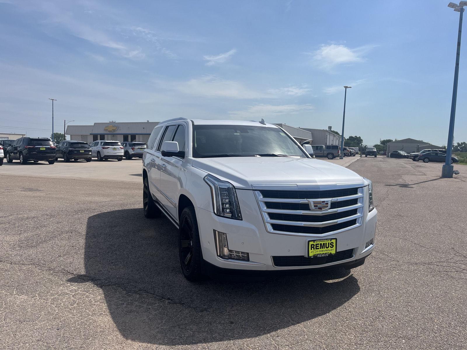 2020 Cadillac Escalade ESV Premium Luxury's photo