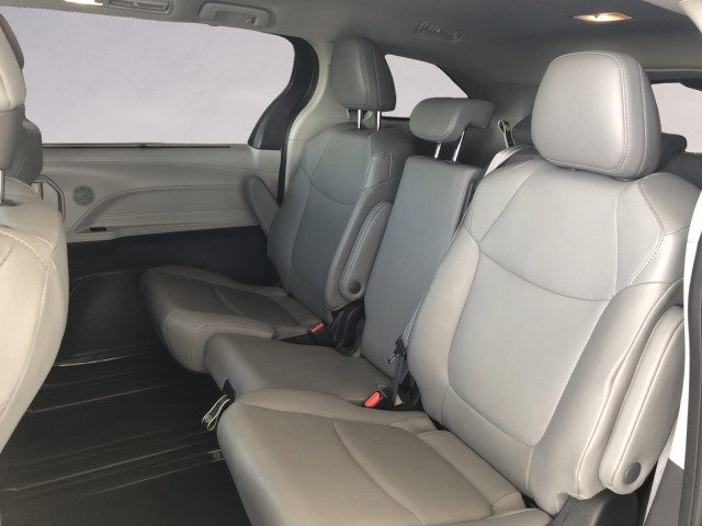 2023 Toyota Sienna XLE photo 13