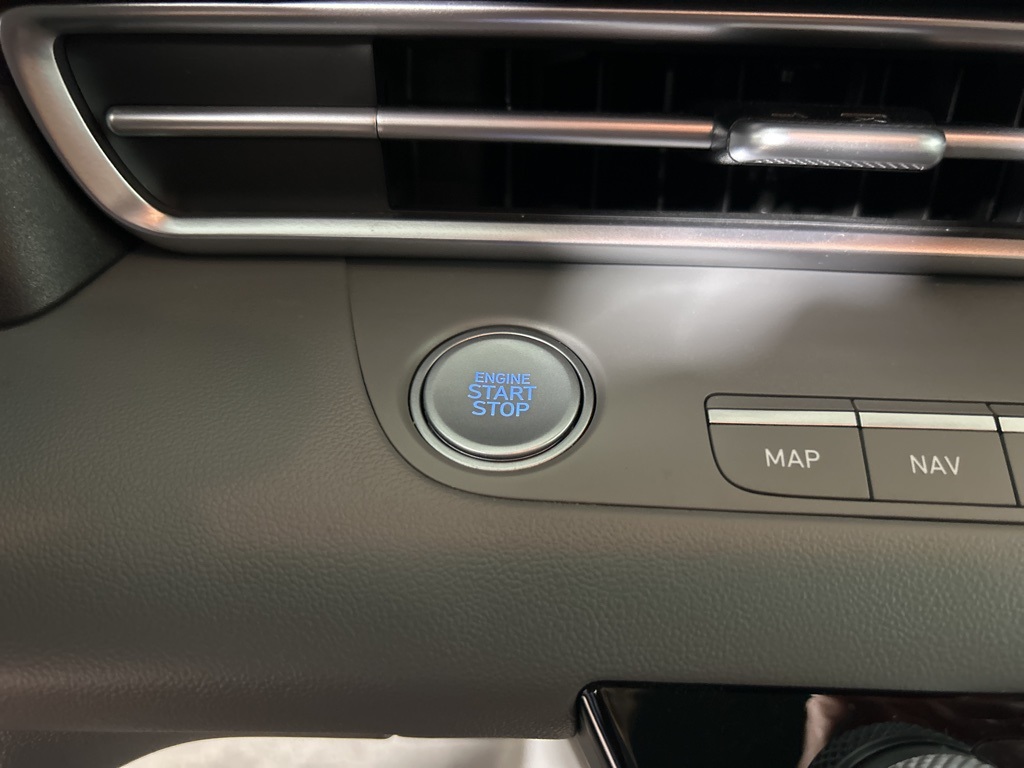 2023 Hyundai Elantra SEL photo 24