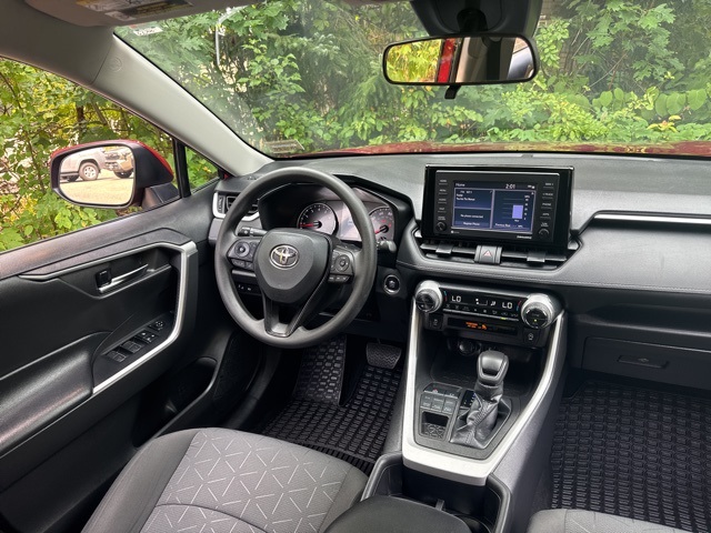 2022 Toyota RAV4 XLE photo 7