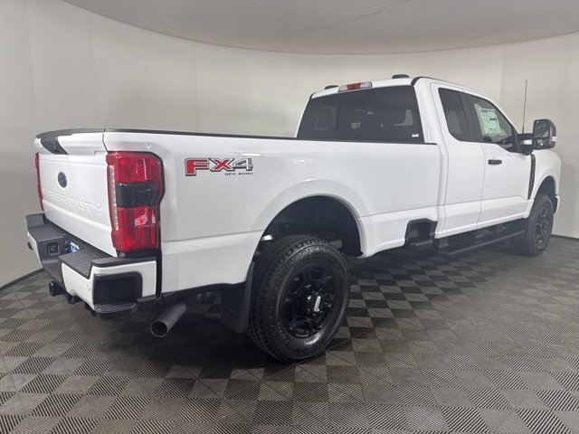 2025 Ford F-350 photo 3