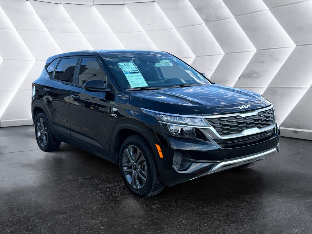 2022 Kia Seltos LX's photo