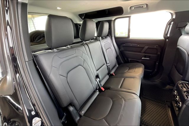 2025 Land Rover Defender 110 S photo 8