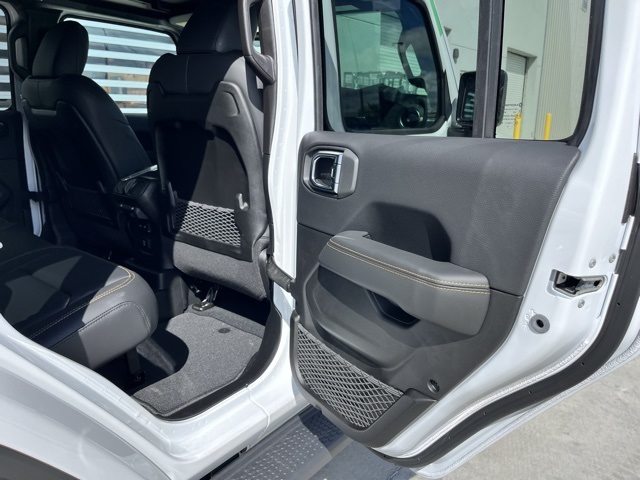 2025 Jeep Wrangler Sahara photo 17
