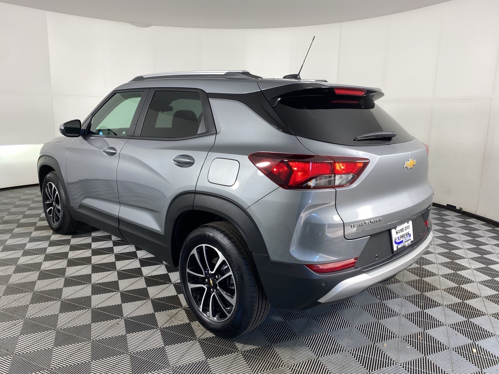 2026 Chevrolet Trailblazer LT photo 2