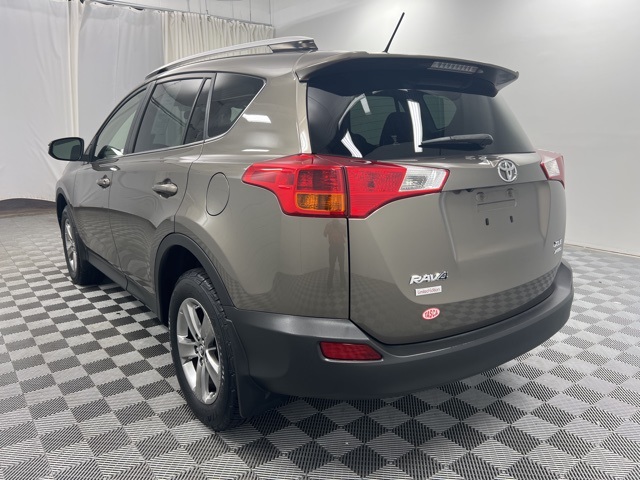 2015 Toyota RAV4 XLE photo 6