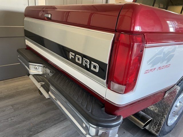 1996 Ford F-250 XLT photo 2