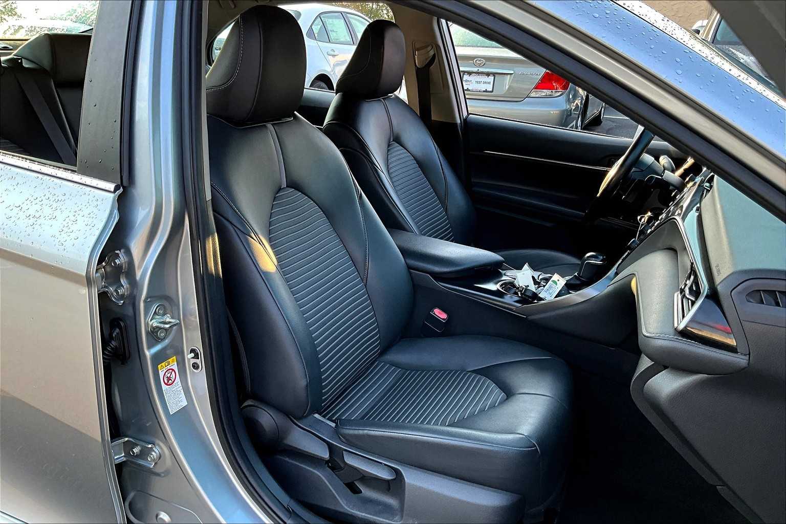 2019 Toyota Camry SE photo 8
