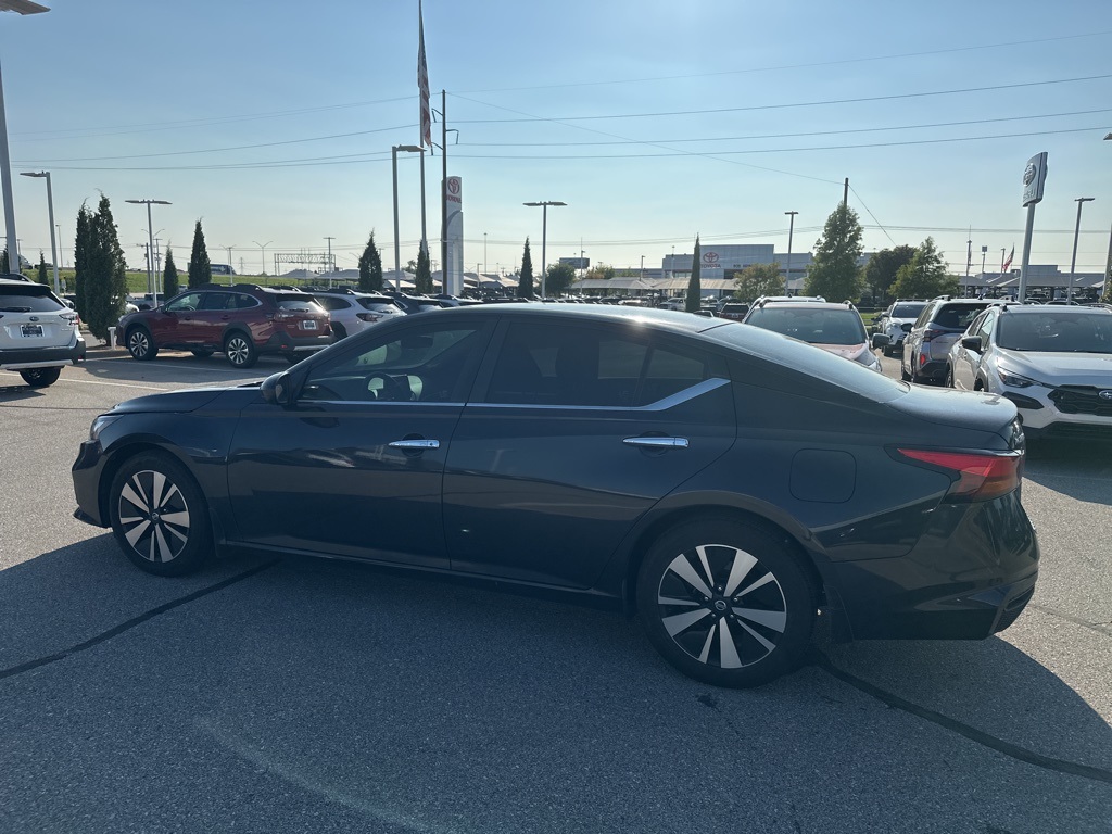 2021 Nissan Altima 2.5 SV photo 3
